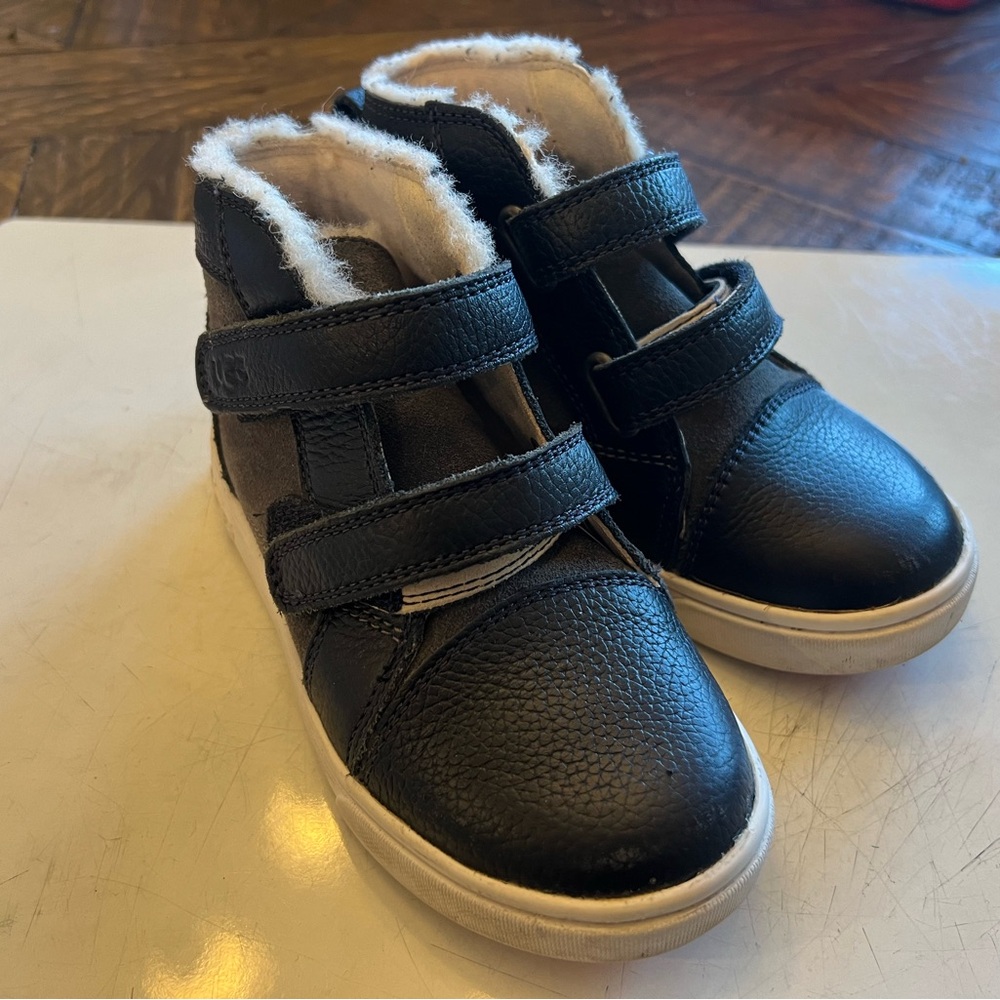 UGG kids sneaker